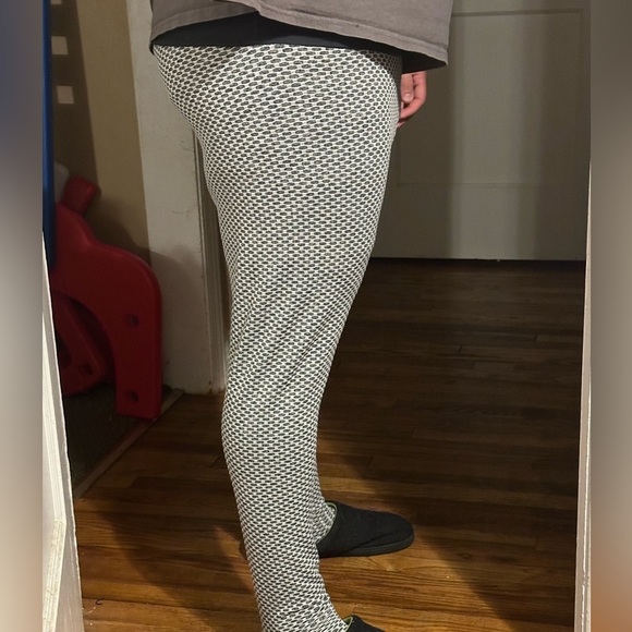 Honey Comb Tik Tok Leggings Size: OS - Picture 2 of 7